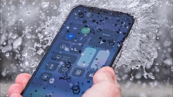 water splash on iphone 12 pro