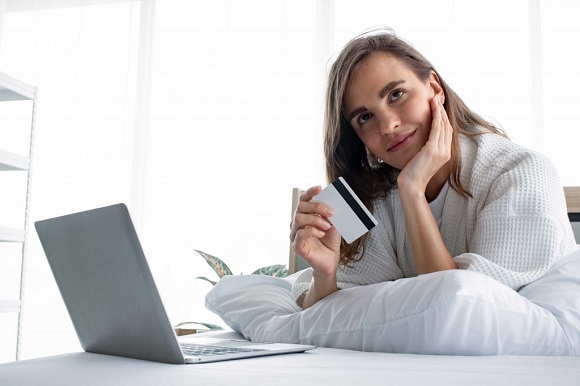 woman holding credit card about to buy a cheap mattress online 