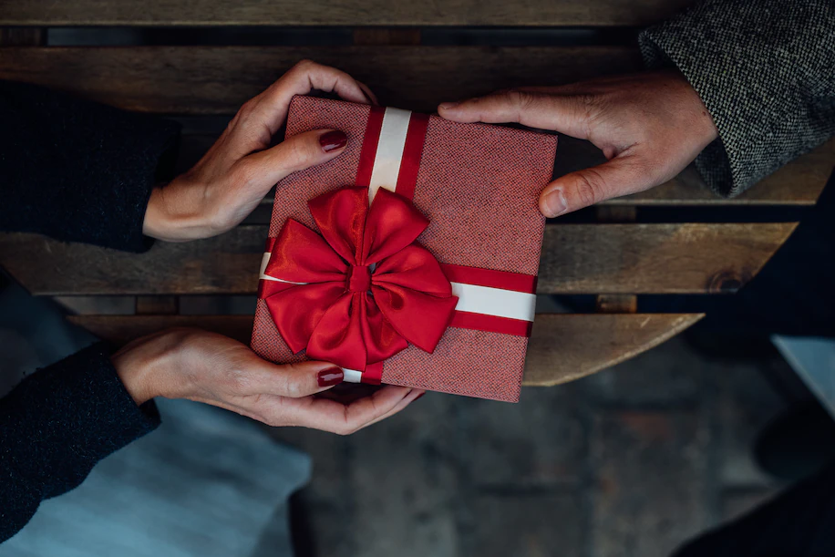 Gift giving is something known to human civilisation since the beginning of time. It's something that comes naturally. We want to make someone else happy, thank them for being here or remind them how much we love them. Oftentimes, it reveals our feelings for that person, and how much we care for them. 